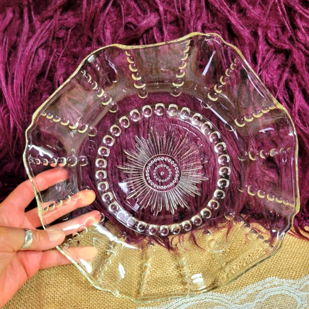 Vintage glass serving bowl /dish circle details